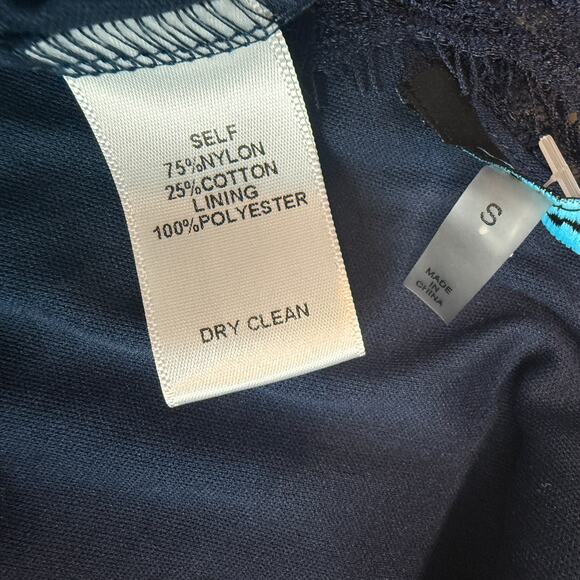 Soprano small lace overlay v neck fit and flare dress D4 2418 - Picture 4 of 13